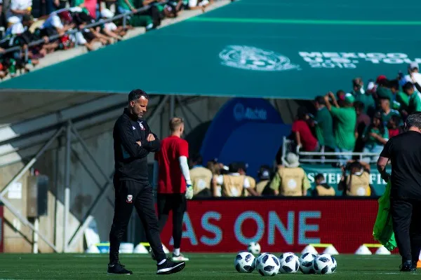Ryan Giggs en acción con la Selección de Gales rumbo a la Copa Mundial de Rusia 2018