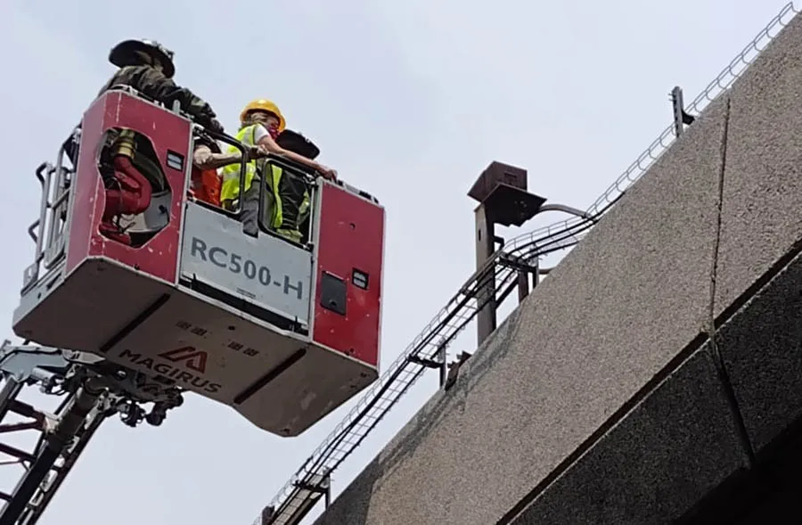 TWITTER @MetroCDMX Bomberos llegaron a sofocar el incendio