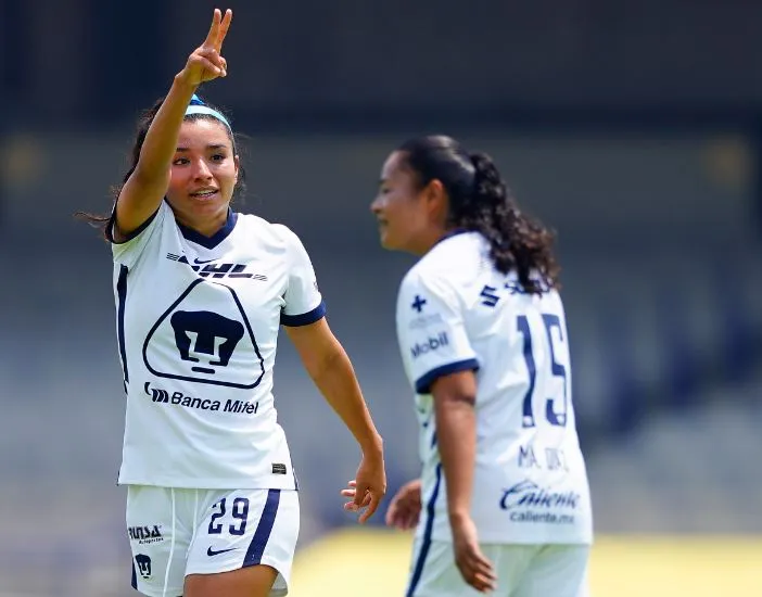 Marlyn Campa festeja una anotación