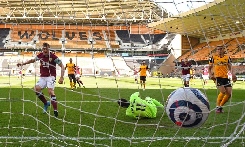 AP Chris Wood anotando un gol