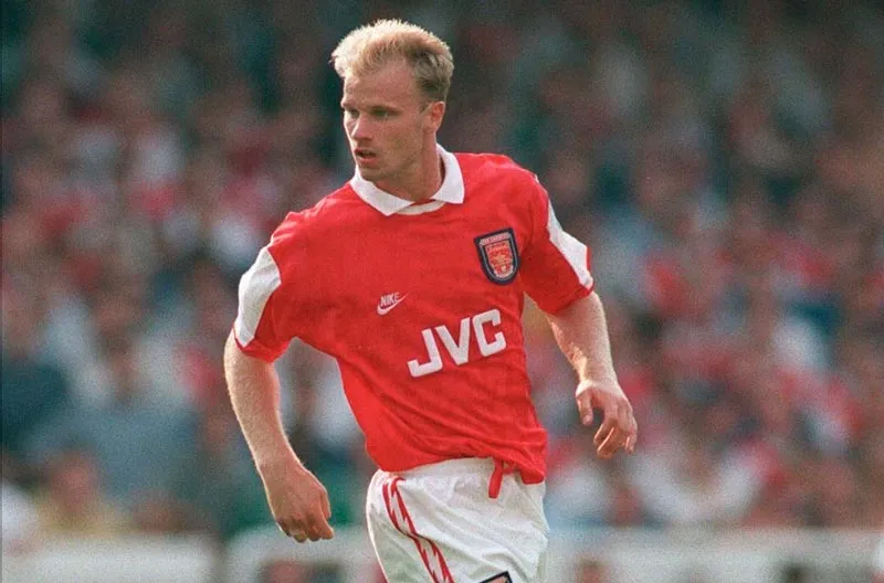 TWITTER @ArsenalEspanol El holandés en un partido como gunner