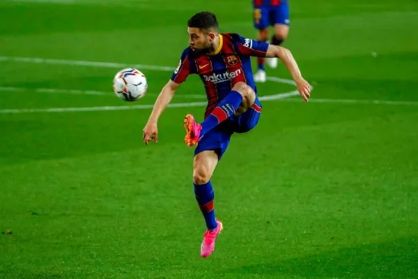 AP Jordi Alba en acción ante Granada