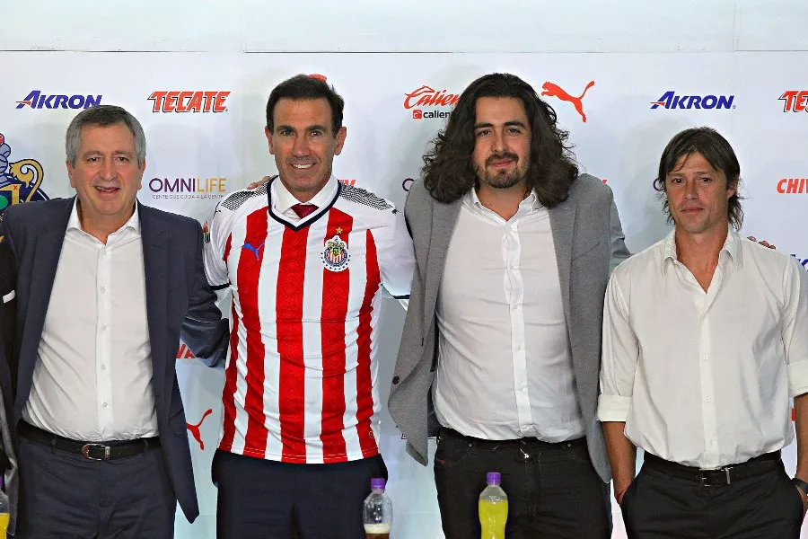 IMAGO7 Amaury Vergara en una conferencia con su padre Jorge