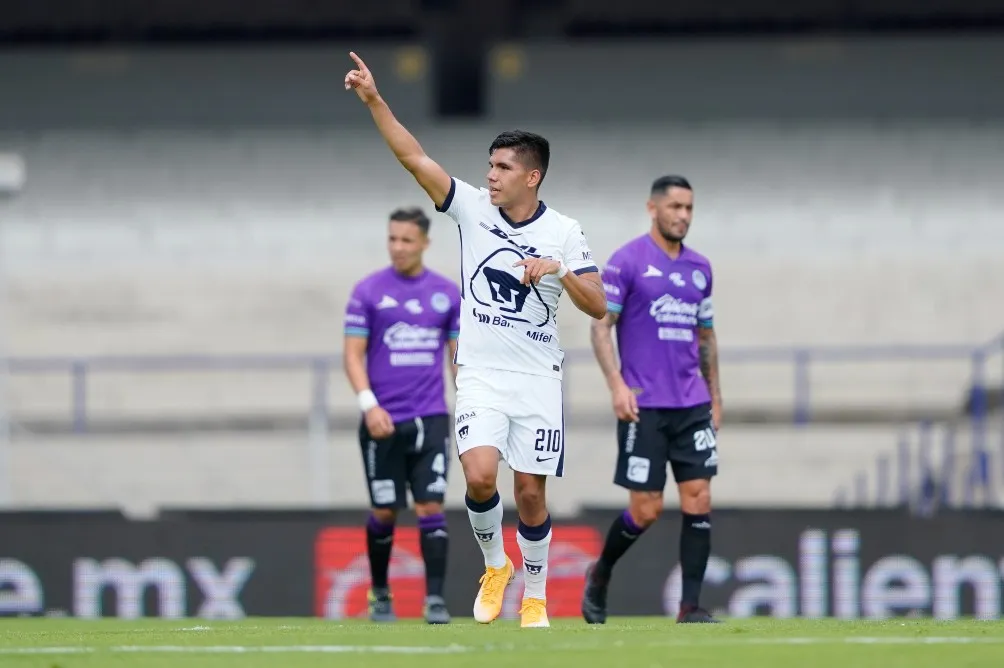 Emanuel Montejano en festejo con Pumas vs Mazatlán