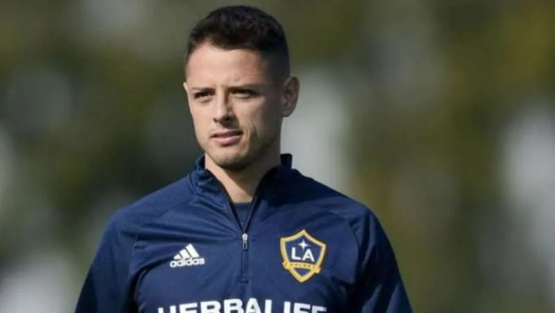 AP Chicharito Hernández en entrenamiento