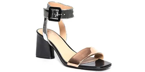 Las Sandalias Guess color plata