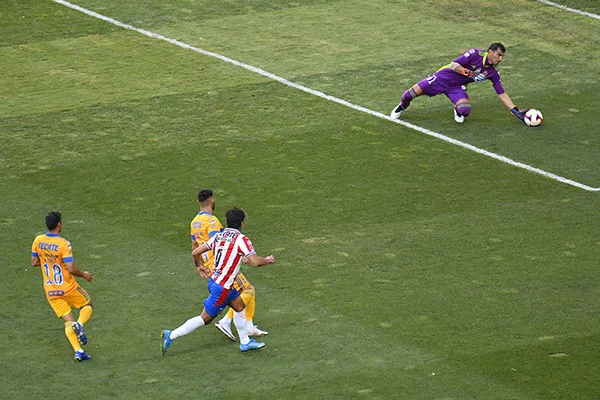 Nahuel Guzmán fue figura para Tigres