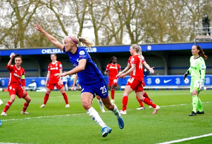 AP Pernille Harder celebrando un gol vs Bayern Munich