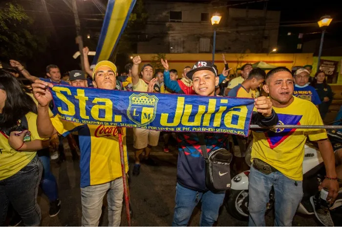 RICARDO FLORES Seguidores del América muestran con orgullo sus colores