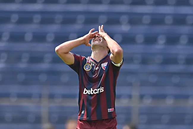 José García se lamenta en el partido ante Atlético Morelia