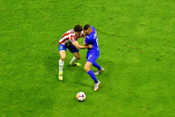 IMAGO7 Antonio Briseño durante un partido con Chivas