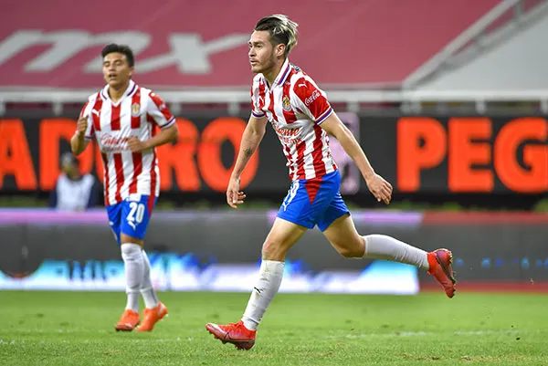 Canelo Angulo festeja el gol contra Necaxa en la Repesca pasada