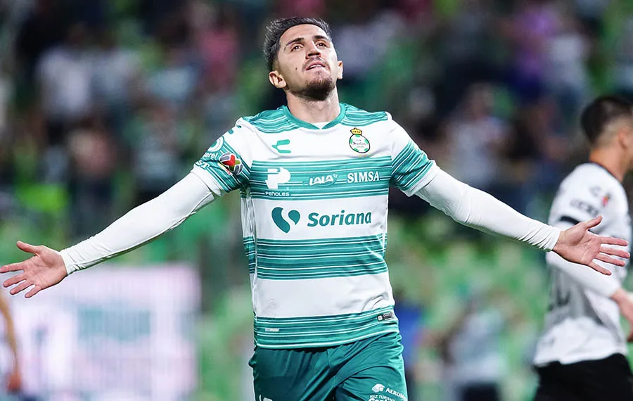 Diego Valdés tras convertir el penalti