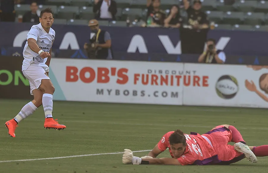 TWITTER @LAGalaxy Chicharito al marcar su gol al LAFC