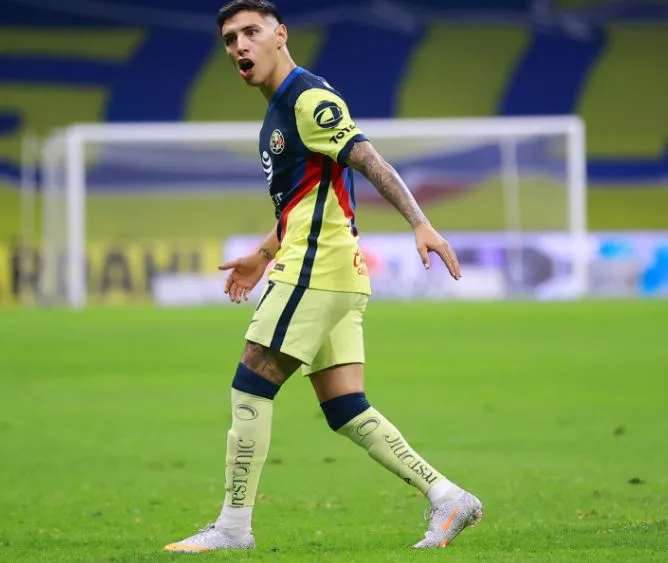 Leo Suárez en acción con América