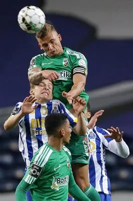 Porto goleó al Farense