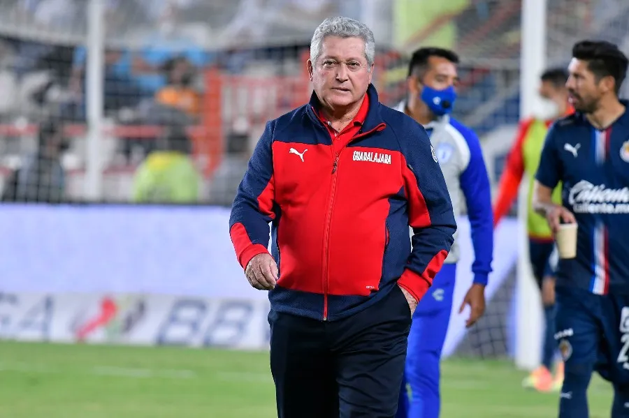 IMAGO7 Víctor Manuel Vucetich durante un partido con Chivas