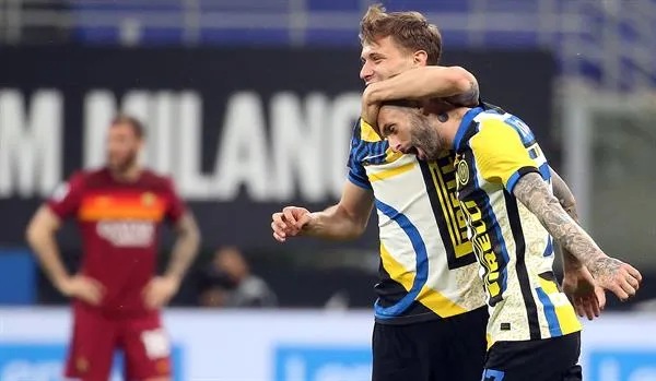 EFE Barella y Vecino en festejo