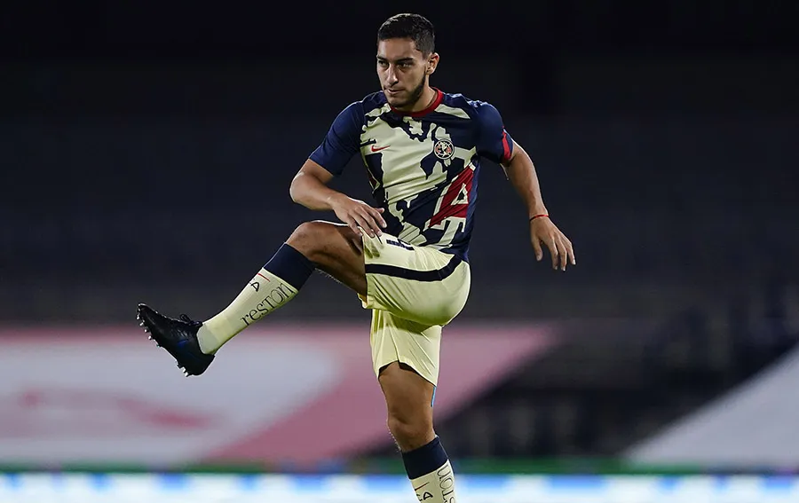 IMAGO7 Cáceres en calentamiento con las Águilas