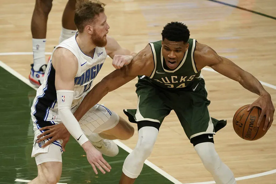 AP Antetokounmpo en juego ante Orlando