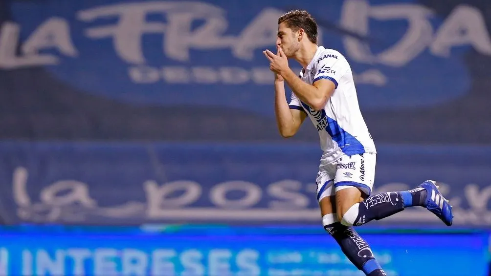 Ormeño en un partido con Puebla