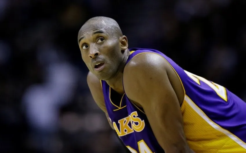 AP Kobe Bryant en un partido con los Lakers