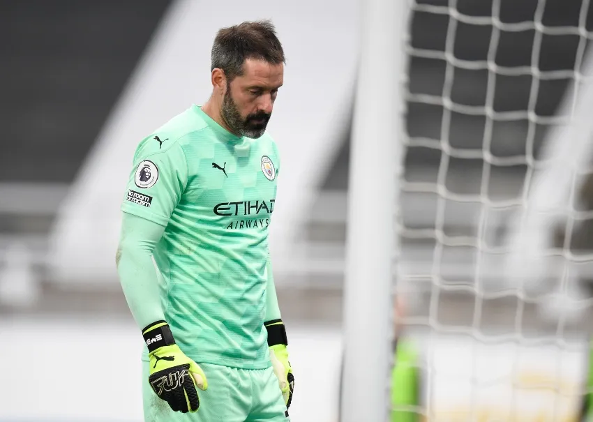 AP Scott Carson en el duelo entre Manchester City y Newcastle