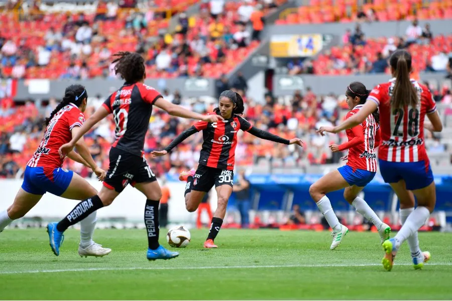 IMAGO7 Alison González en empate vs Chivas