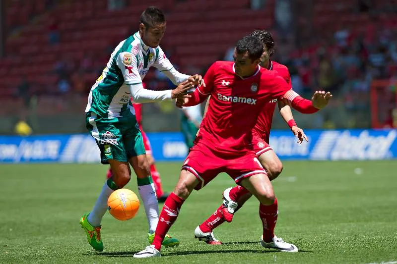 Edgar Dueñas en partido con Toluca
