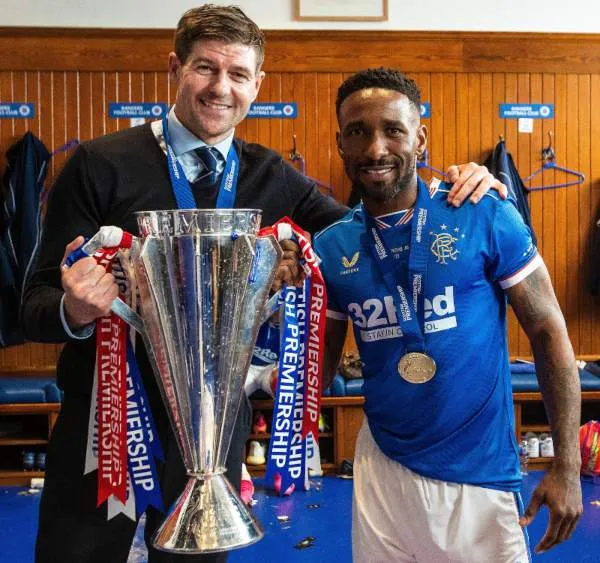 TWITTER:@RANGERSFOOTBALLCLUB Steven Gerrard en festejo