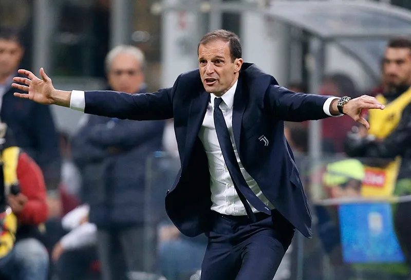 Allegri dirigiendo un partido de la Juventus