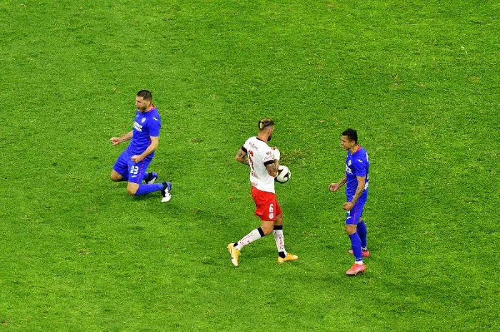 IMAGO7 Aguilar y Domínguez celebran triunfo de Cruz Azul