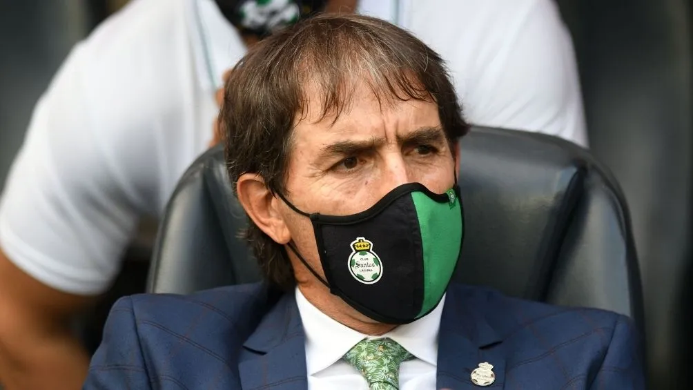 IMAGO7 Guillermo Almada en el partido con Santos