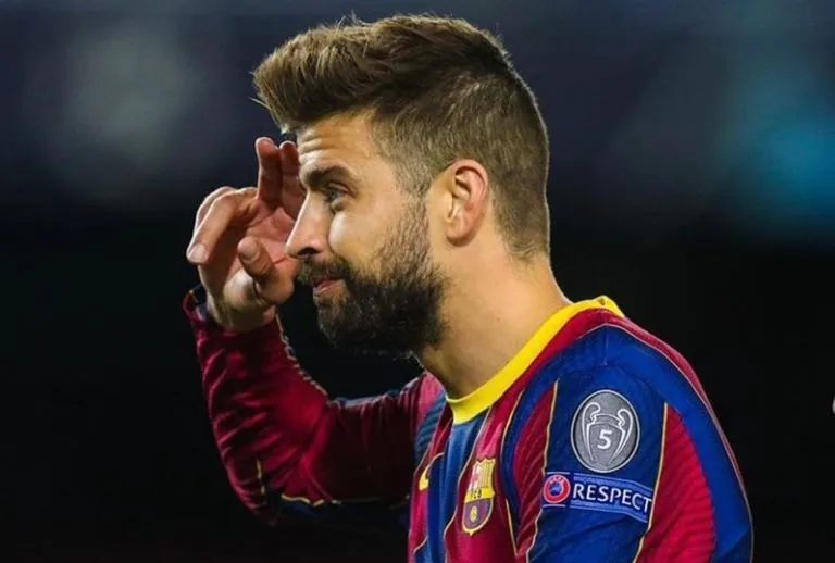 AP Pique en un juego del Barcelona