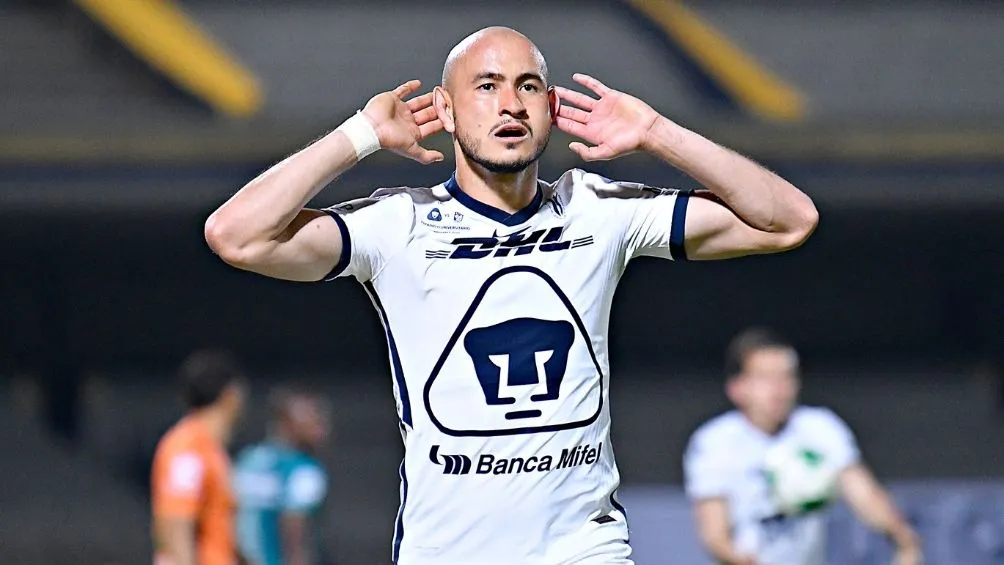 Carlos González en su paso por Pumas
