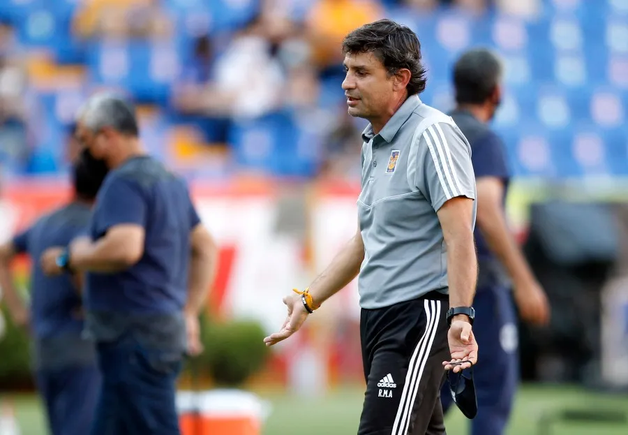 IMAGO7 Roberto Medina durante un partido de Tigres Femenil