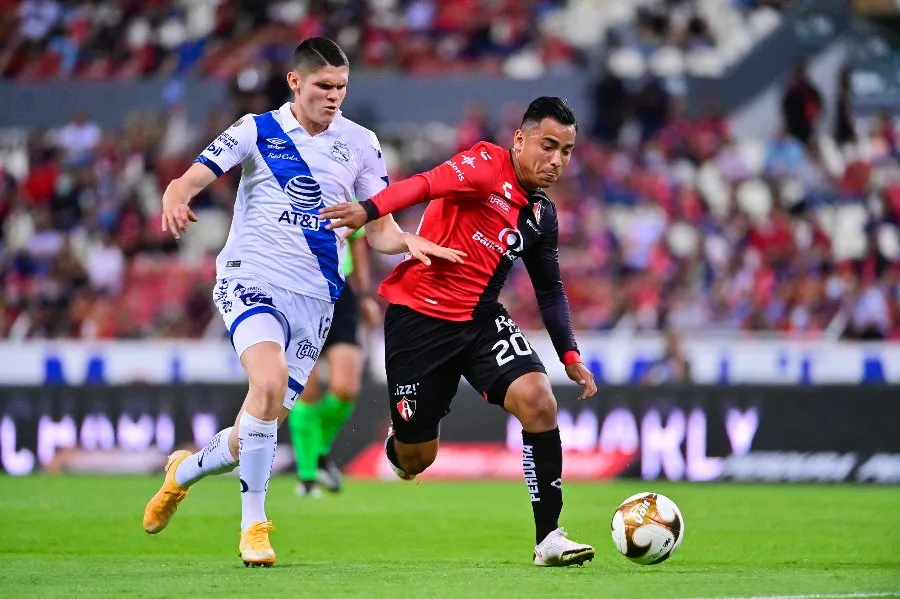Salvador Reyes durante un partido con Puebla