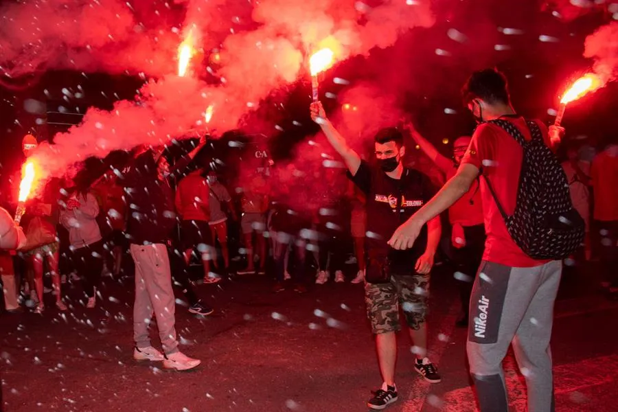 Aficionados del Mallorca celebrando el ascenso