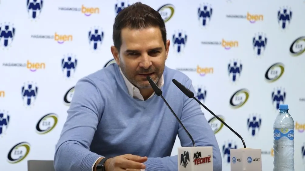 IMAGO7 Davino en una conferencia