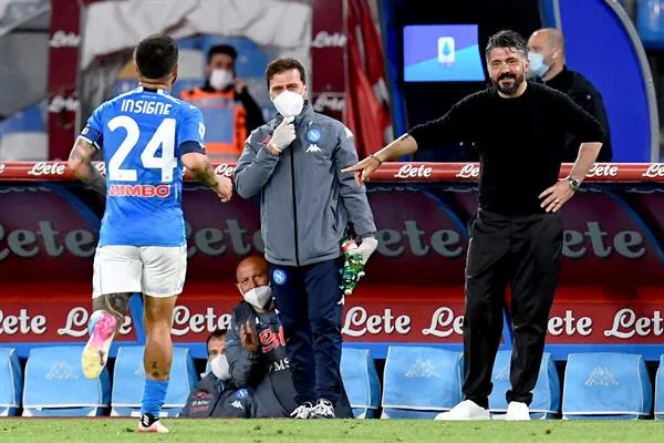 EFE Gennaro Gattuso dirigiendo al Napoli