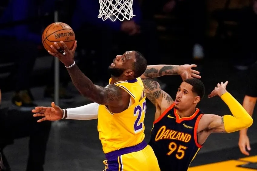 AP James en el juego vs Warriors