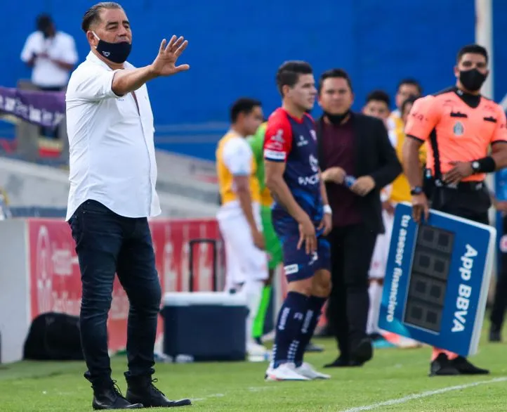 Francisco Ramírez dirige a sus pupilos