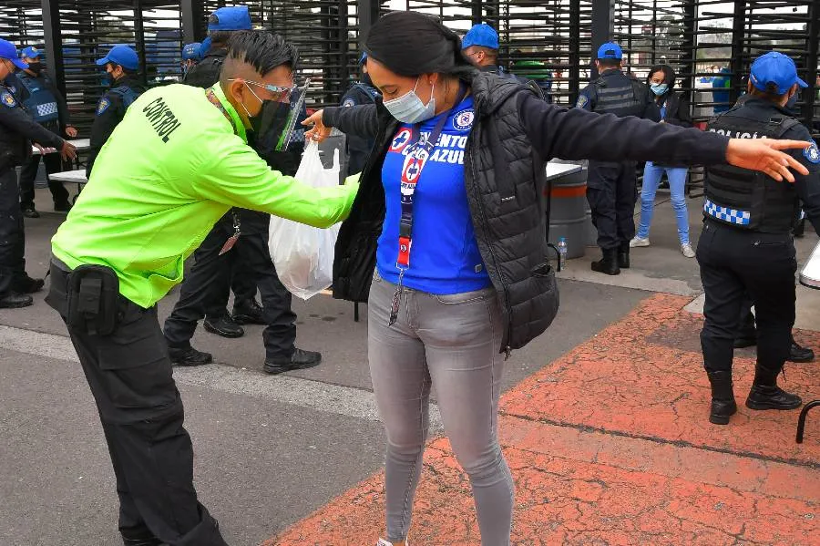 Medidas sanitarias al ingreso del Azteca