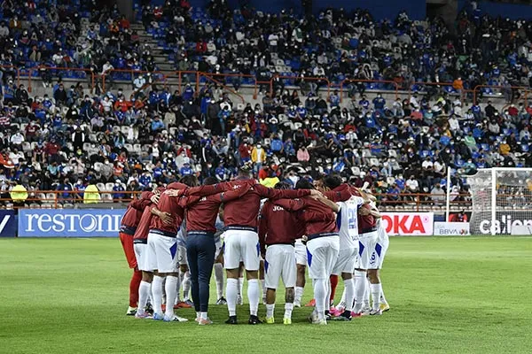 Jugadores de Cruz Azul previo al partido ante Tuzos