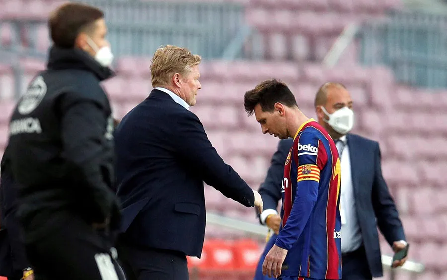 EFE Koeman al salir Lionel Messi en partido
