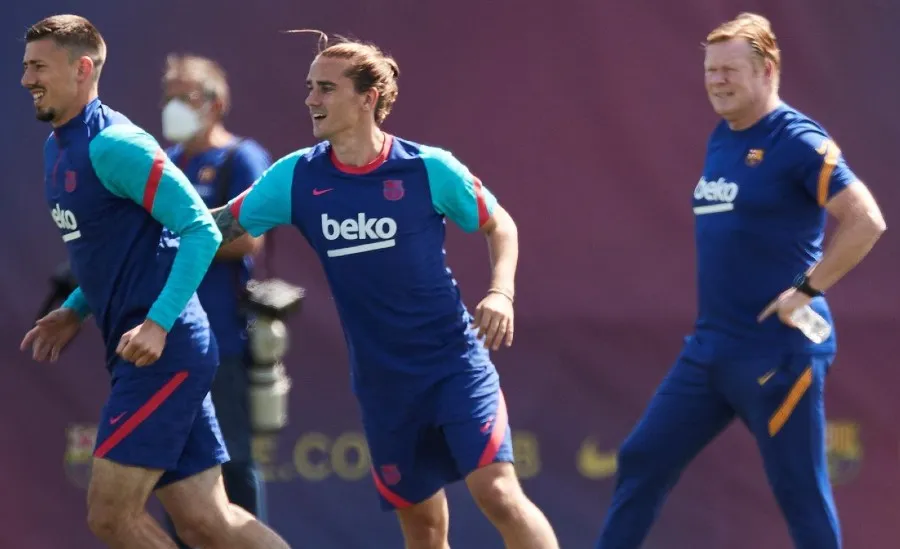 EFE El DT dirigiendo el entrenamiento blaugrana