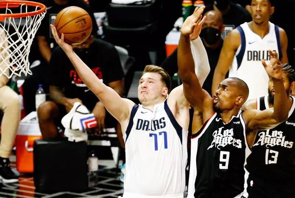 AP Luka Doncic, en juego ante los Clippers