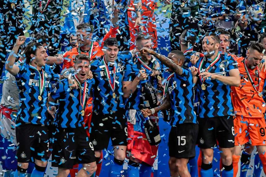 Festejos de campeón del Inter tras ganar el Scudetto