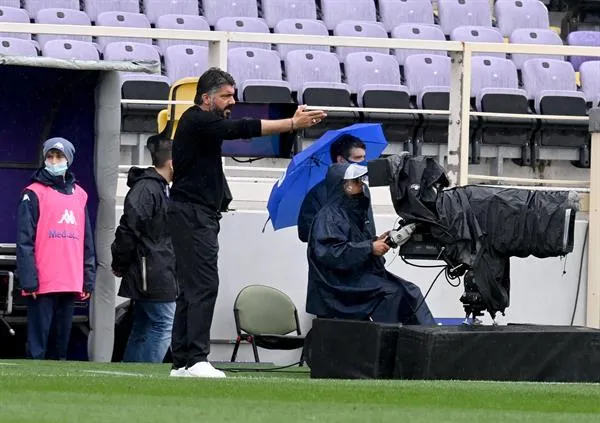 Gattuso en un partido con el Napoli