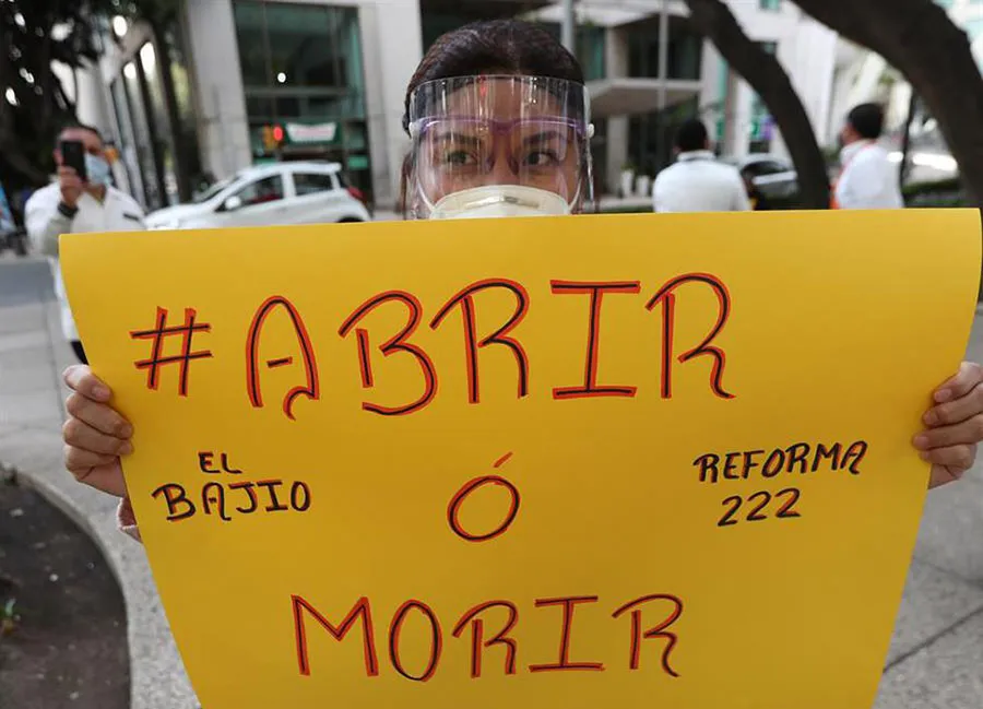 EFE Trabajadores de restaurantes se manifiestan para abrir negocios